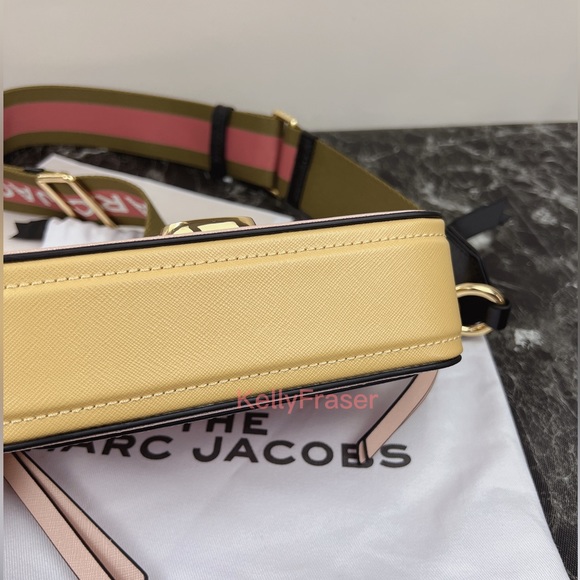 NWOT MARC JACOBS snapshot - Picture 5 of 12